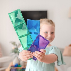 Set CONNETIX Rectangle Pack cu 18 plăci magnetice dreptunghiulare în trei dimensiuni diferite și culori curcubeu, concepute pentru construcții creative și structuri stabile.