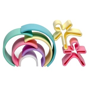Dena Rainbow Pastel, curcubeu senzorial din silicon alimentar cu 6 piese în culori pastelate, pentru dentiție, stivuire și joacă creativă Montessori și Waldorf.
