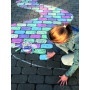 Găletușă Playbox cu 20 de crete colorate pentru asfalt, destinată desenului pe trotuar și activităților creative în aer liber pentru copii.