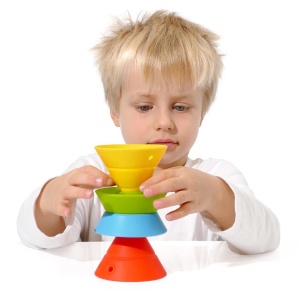 Hix – set de 4 conuri de construcție din silicon colorat de la MOLUK, jucărie educativă premiată pentru joacă creativă și sigură.