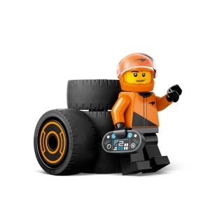 Set LEGO City Pilot F1 cu mașină de curse McLaren și minifigurină pilot, inspirat de competițiile Formula 1, pentru copii pasionați de vehicule și curse auto.
