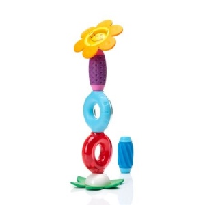 Set SmartMax My First Sounds & Flowers cu piese magnetice mari, flori colorate și elemente sonore, conceput pentru copiii cu vârste între 1 și 5 ani.