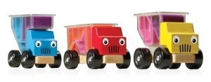 Joc de logică Trucky 3 Smart Games cu camioane din lemn, containere transparente și piese colorate pentru dezvoltarea gândirii logice și spațiale.