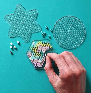 Playbox Gyro Sticks – set 20 bețe giroscopice albe din plastic durabil, ideale pentru modele, machete și proiecte creative.