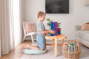 Set CONNETIX Rectangle Pack cu 18 plăci magnetice dreptunghiulare în trei dimensiuni diferite și culori curcubeu, concepute pentru construcții creative și structuri stabile.