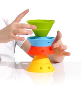 Hix – set de 4 conuri de construcție din silicon colorat de la MOLUK, jucărie educativă premiată pentru joacă creativă și sigură.
