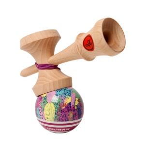 Kendama Record Liquid Love Sticky MC – kendama premium din lemn de fag, finisaj Sticky Match Clear, echilibru excepțional și design violet inspirat de ocean.