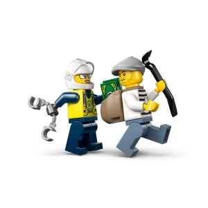 LEGO® City Urmărire cu motocicleta de poliție 60455, set cu motocicletă de poliție, skateboard, bancomat și minifigurine pentru jocuri de rol și aventuri urbane.