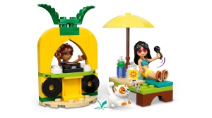LEGO Friends 42658 cu colac flamingo, colac unicorn, Leo, Liann și motanul Churro pentru joacă imaginativă și aventuri la piscină.