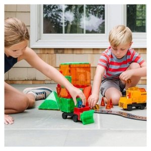 Set MAGNA-TILES Builder XL – 50 piese magnetice cu camioane, macarale, figurine și plăci XL pentru construcții mari.