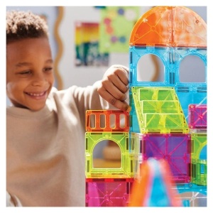 MAGNA-TILES City Center – set magnetic de construcție cu 110 piese, vehicule, drumuri și elemente arhitecturale, ideal pentru copii 3–10 ani, compatibil cu toate seturile Magna-Tiles.