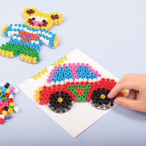 Starter kit mărgele XL cu 600 buc – temă Mașini și Urs. Include planșetă, modele și hârtie. Perfect pentru începători și joacă educativă.
