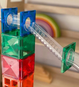 Set educativ magnetic Connetix Rainbow Ball Run 92 piese, circuit cu bile colorate.