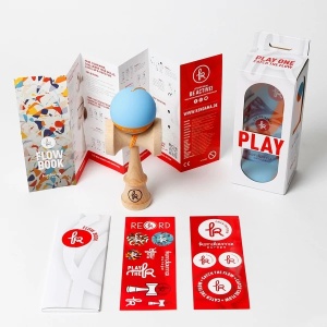 Kendama ONE PLAY Sunset Flip G-Series – kendama profesională cu cupe mari, finisaj grip și design Sunset Flip, perfectă pentru trick-uri de echilibru și freestyle.
