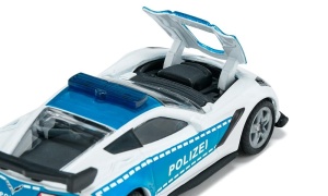 Machetă Corvette Police SIKU 1525 cu caroserie metalică, design sportiv și detalii realiste inspirate de un vehicul de poliție de mare performanță.