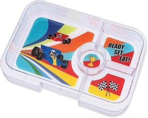 Yumbox Panino Racecars – cutie de prânz roșie cu design auto, 4 compartimente etanșe și tavă detașabilă, ideală pentru copii și adulți.