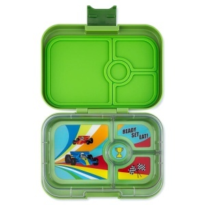 Yumbox Panino Matcha Green Race Car – caserolă etanșă cu 4 compartimente pentru prânzuri sănătoase.