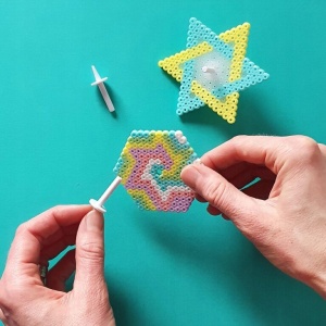 Bețe din plastic pentru realizarea de titirezi din mărgele (20 bucăți)