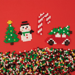 Ironing beads 5.000 pcs in bucket Christmas, Playbox - Img 2
