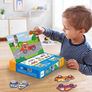 Joc magnetic DoDo Aventuri pe drum cu tablă magnetică, vehicule, semne de circulație și elemente rutiere pentru crearea propriilor trasee și povești.