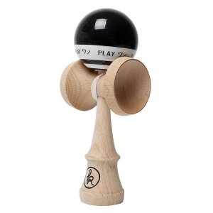 Kendama ONE PLAY Polar Night MC – kendama profesională cu cupe mari, finisaj sticky și design Polar Night, ideală pentru trick-uri de echilibru și freestyle.