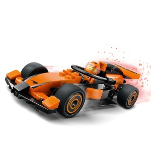 Set LEGO City Pilot F1 cu mașină de curse McLaren și minifigurină pilot, inspirat de competițiile Formula 1, pentru copii pasionați de vehicule și curse auto.
