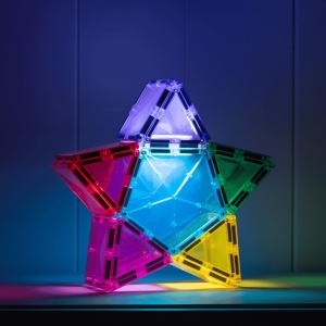 Connetix Light Star Pack – set magnetic de 28 piese cu placă LED luminoasă reîncărcabilă, pentru construcții spectaculoase și jocuri educative cu lumină.
