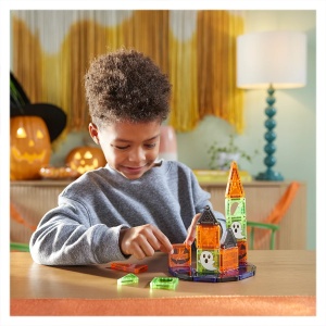 Set MAGNA-TILES microMAGS Spooky cu 24 de piese magnetice în culori neon, ferestre arcuite, fantome și dovleci pentru construcții tematice de Halloween.