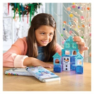 MAGNA-TILES microMAGS Winter Wonder Travel Set – set magnetic de 26 piese translucide inspirate de iarnă, ediție limitată, perfect pentru construcții creative acasă sau în călătorii.