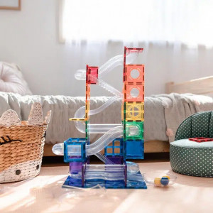 Set educativ magnetic Connetix Rainbow Ball Run 92 piese, circuit cu bile colorate.