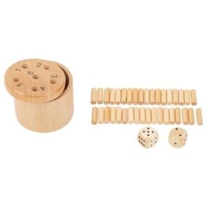 Joc din lemn Super Six Dice Game Small Foot cu compartimente numerotate, bețe colorate și zaruri, conceput pentru jocuri de strategie și noroc.