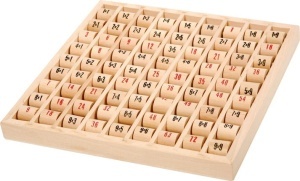 Tablă a înmulțirii din lemn FSC® 100% cu cilindri rotativi pentru învățarea matematicii și exersarea tablei înmulțirii într-un mod interactiv.