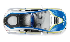 Machetă metalică BMW i8 Police SIKU 2303 cu design sportiv de poliție, detalii realiste ale caroseriei și interiorului, inspirată de celebrul automobil BMW i8.