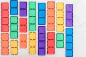 Set CONNETIX Rectangle Pack cu 18 plăci magnetice dreptunghiulare în trei dimensiuni diferite și culori curcubeu, concepute pentru construcții creative și structuri stabile.