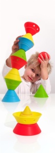 Hix – set de 4 conuri de construcție din silicon colorat de la MOLUK, jucărie educativă premiată pentru joacă creativă și sigură.