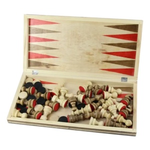 Set de joc 3 în 1 din lemn cu tablă de șah pliabilă și piese pentru Șah, Table și Dame, realizat într-un design clasic și elegant.
