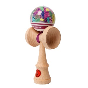 Kendama Record Liquid Love Sticky MC – kendama premium din lemn de fag, finisaj Sticky Match Clear, echilibru excepțional și design violet inspirat de ocean.