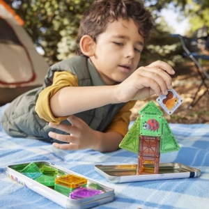MAGNA-TILES microMAGS Tree House Travel Set cu 24 piese magnetice, veveriță, insectă și accesorii inspirate din natură pentru construcții creative și joacă STEM.