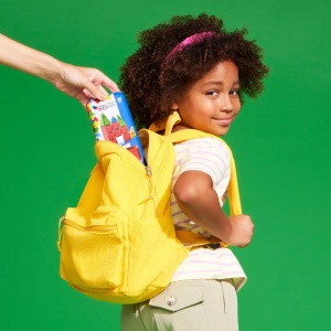 Set MAGNA-TILES microMAGS Travel – 26 piese magnetice compacte cu cutie metalică reutilizabilă. Perfect pentru joacă educativă în călătorii.