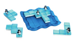 Joc Penguins on Ice SmartGames cu tablă de joc, cinci piese de gheață transformabile și pinguini colorați.