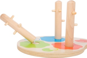 Puzzle educativ din lemn cu forme geometrice colorate și stâlpi mobili pentru dezvoltarea motricității fine și a gândirii logice la copiii mici.