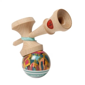 Kendama Record Symbiosis Sticky MC – model exclusiv Aqua Series, din lemn de fag, cu finisaj Sticky, echilibru excepțional și design premium de colecție.
