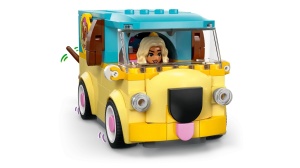 LEGO Friends 42678 cu furgonetă în formă de mops, accesorii pentru animale de companie, Nova, Aliya și figurine adorabile pentru joacă imaginativă.