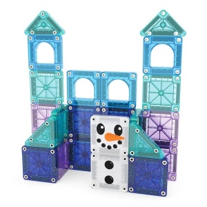 MAGNA-TILES microMAGS Winter Wonder Travel Set – set magnetic de 26 piese translucide inspirate de iarnă, ediție limitată, perfect pentru construcții creative acasă sau în călătorii.