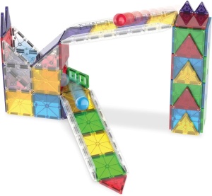 Set Magna-Tiles Rail Racers Deluxe cu 90 de piese, șine transparente, bile și elemente magnetice pentru construirea de piste, rampe și structuri STEM creative.