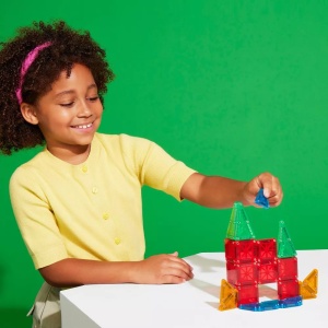 Set MAGNA-TILES microMAGS Travel – 26 piese magnetice compacte cu cutie metalică reutilizabilă. Perfect pentru joacă educativă în călătorii.