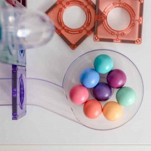 Set de constructie magnetic cu circuite cu bile, Connetix Magnetic Tiles, Pastel Ball Run 106 piese - Img 4