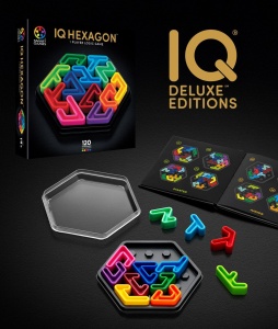 Joc IQ Deluxe Hexagon de la Smart Games cu tablă de joc hexagonală, 12 piese puzzle cu textură moale și broșură cu 120 de provocări logice progresive.