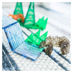 Set magnetic MAGNA-TILES Forest Animals cu 25 piese – animale sălbatice și decoruri de pădure pentru copii peste 3 ani.