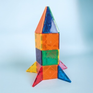 Set Magnetic Play Tiles Rainbow cu 100 de piese magnetice transparente și colorate pentru construcții 3D creative și educative.